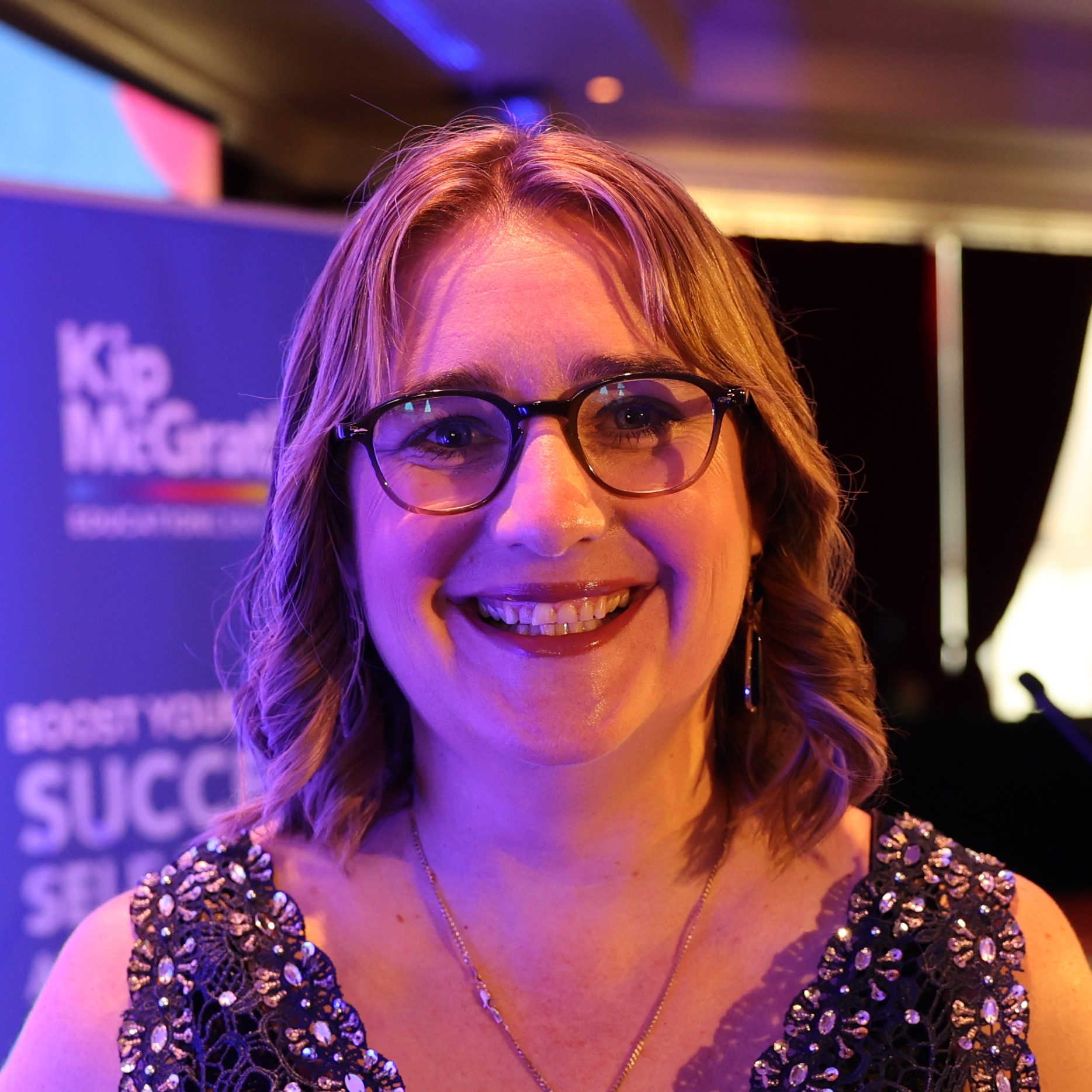 Karen Geloven headshot