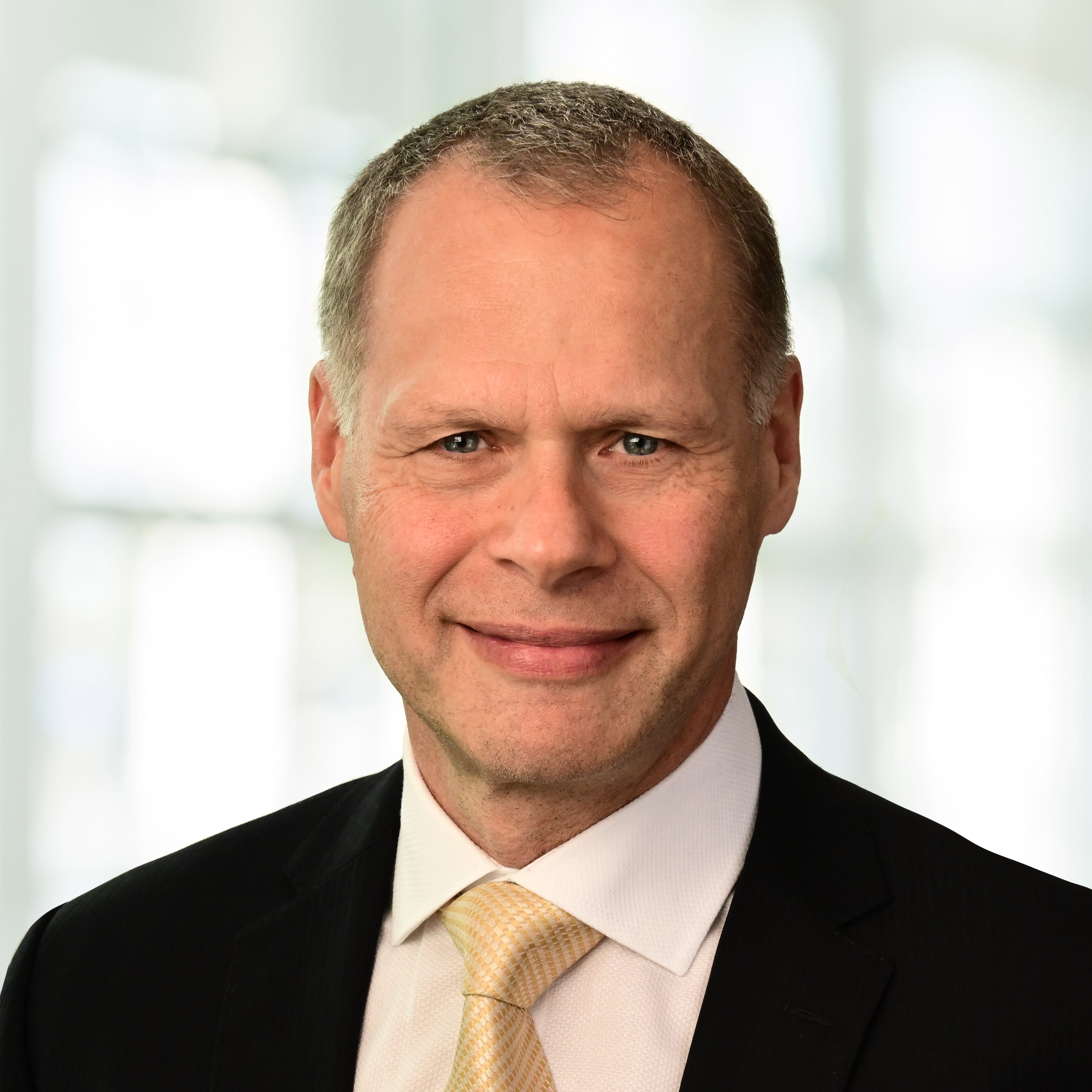 Tibor Schwartz headshot